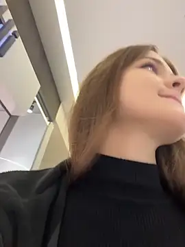 KittyQueeny online show from October 4, 2025, 2:18 pm