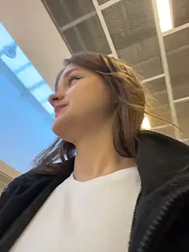 KittyQueeny online show from October 9, 2025, 1:11 pm