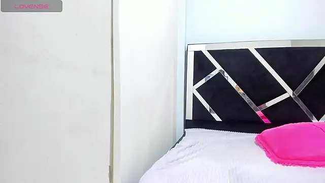 Snapshot of iisabella_noa chatting on October 27, 2025, 5:47 pm iisabella noa online show from October 27, 2025, 5:47 pm