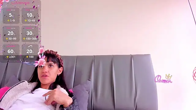 iisabella noa online show from February 17, 2026, 12:35 pm