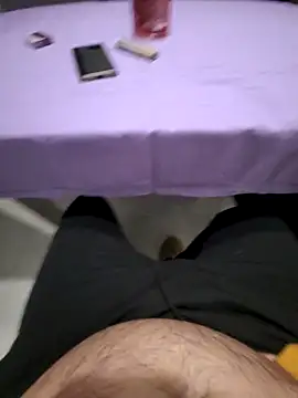 Snapshot of giova17cm chatting on January 5, 2026, 9:40 pm giova17cm online show from January 5, 2026, 9:40 pm