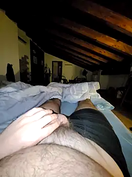 Snapshot of giova17cm chatting on October 21, 2025, 8:41 pm giova17cm online show from October 21, 2025, 8:41 pm