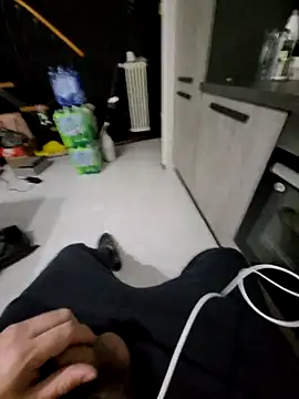 Snapshot of giova17cm chatting on November 19, 2025, 11:05 pm giova17cm online show from November 19, 2025, 11:05 pm