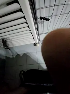 Snapshot of giova17cm chatting on September 27, 2025, 9:10 pm giova17cm online show from September 27, 2025, 9:10 pm