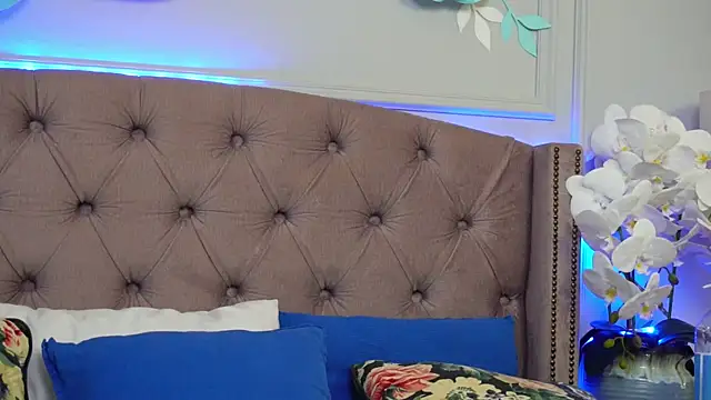 Snapshot of JenniferLovve chatting on October 18, 2025, 3:41 am JenniferLovve online show from October 18, 2025, 3:41 am