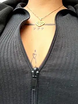 LunaHot 777 online show from November 8, 2025, 6:33 pm