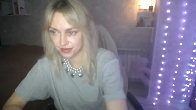 Snapshot of NickyAdamidi chatting on November 8, 2025, 4:54 pm NickyAdamidi online show from November 8, 2025, 4:54 pm