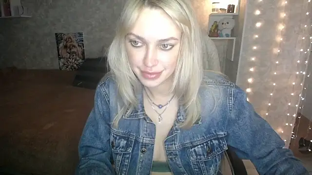 Snapshot of NickyAdamidi chatting on October 16, 2025, 4:15 pm NickyAdamidi online show from October 16, 2025, 4:15 pm