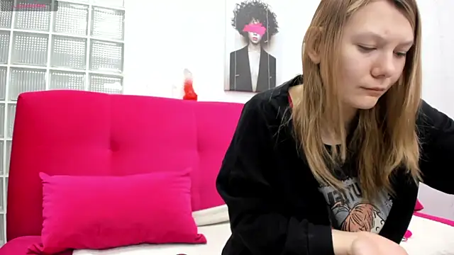 Sunny Sammy online show from April 15, 2026, 4:07 am