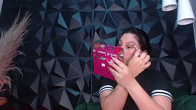 Snapshot of helenasaenz chatting on December 18, 2025, 12:42 pm helenasaenz online show from December 18, 2025, 12:42 pm