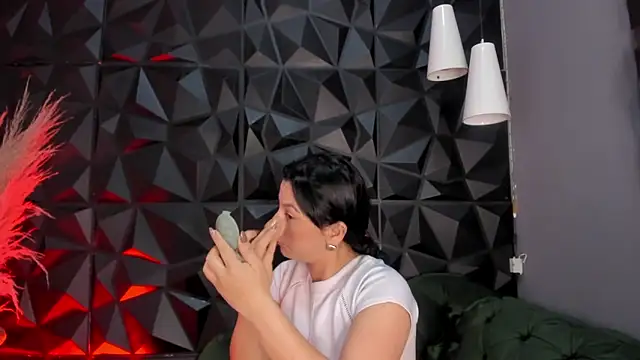 Snapshot of helenasaenz chatting on December 16, 2025, 12:31 pm helenasaenz online show from December 16, 2025, 12:31 pm