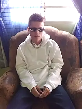 elinnki online show from October 5, 2025, 3:14 pm