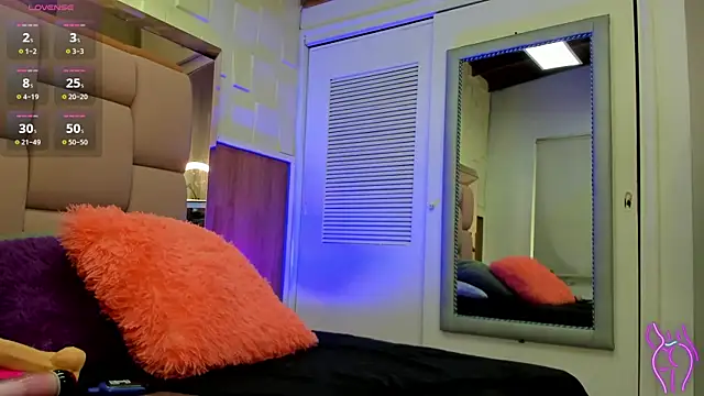 valeriahenao1 online show from September 30, 2025, 7:31 pm