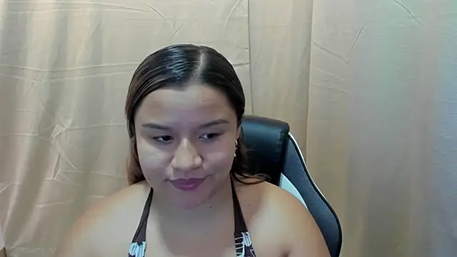 ElaBourn  online show from May 8, 2026, 3:49 pm