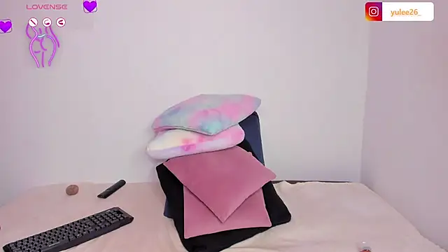 Brandy brown  online show from November 1, 2025, 11:42 pm