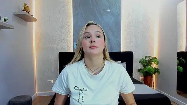 Emmaa white  online show from May 25, 2026, 5:33 pm