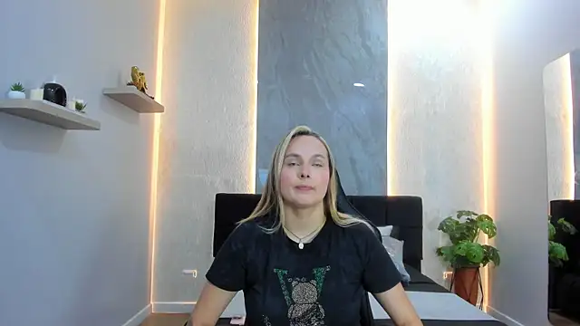 Emmaa white  online show from May 26, 2026, 5:33 pm