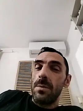 hotmen83 online show from September 13, 2025, 3:12 pm