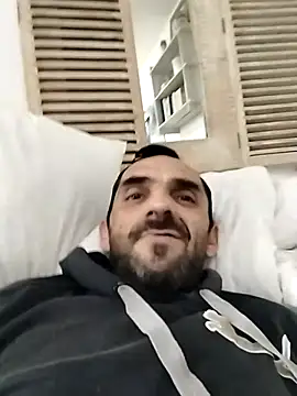 hotmen83 online show from October 4, 2025, 9:11 am