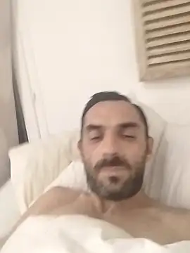 hotmen83 online show from October 8, 2025, 8:53 pm