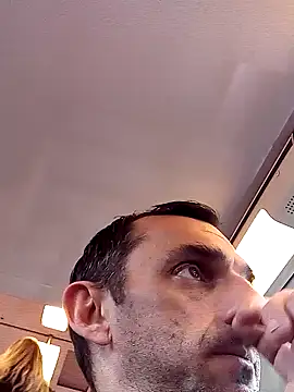 hotmen83 online show from March 25, 2026, 12:37 pm