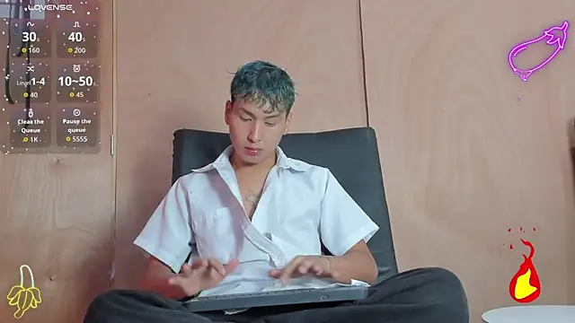 spicy adonhis online show from October 15, 2025, 12:46 pm