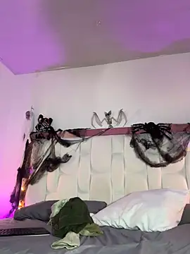 SamanthaDiamonds  online show from October 12, 2025, 11:39 pm