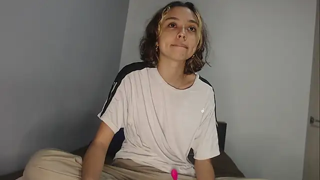 brisazanes online show from November 16, 2025, 2:05 am