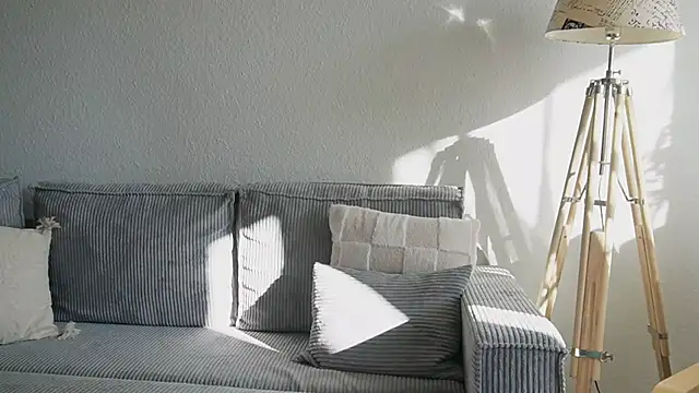 LucyxLou online show from November 7, 2025, 12:10 pm