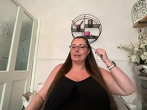 Snapshot of BuxomKitty_BBW chatting on May 27, 2026, 4:36 pm BuxomKitty BBW online show from May 27, 2026, 4:36 pm