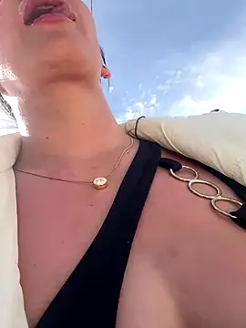 Snapshot of Ninabigtitied chatting on September 27, 2025, 10:54 am Ninabigtitied online show from September 27, 2025, 10:54 am