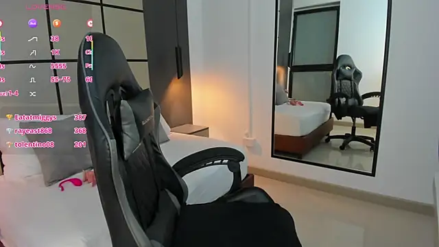 Snapshot of dana_daree chatting on November 15, 2025, 8:18 am dana daree online show from November 15, 2025, 8:18 am