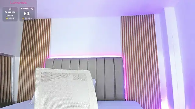 naishaa  online show from September 13, 2025, 7:03 pm