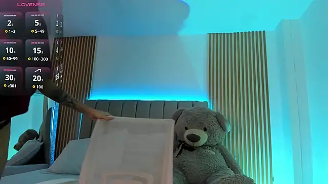 naishaa  online show from September 25, 2025, 6:36 pm