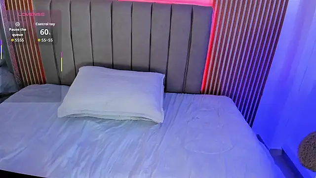 naishaa  online show from October 8, 2025, 6:52 pm