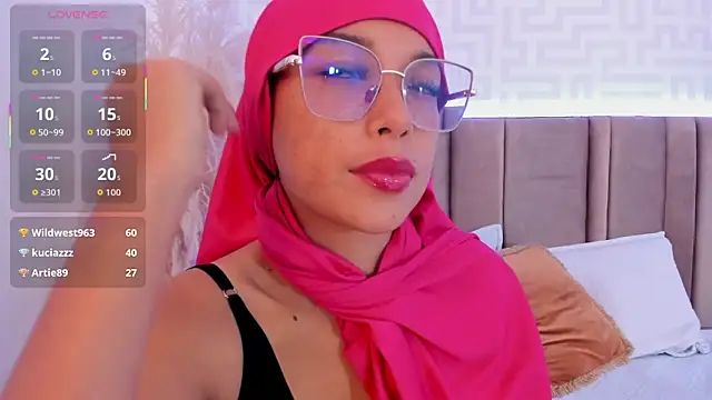 naishaa  online show from April 16, 2026, 9:39 pm