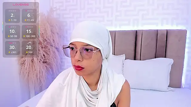 Snapshot of naishaa_ chatting on May 20, 2026, 6:27 pm naishaa online show from May 20, 2026, 6:27 pm