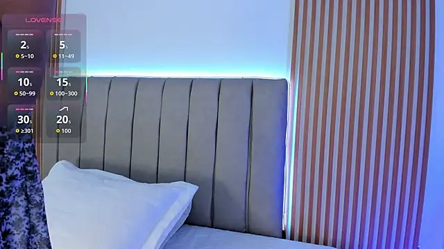 naishaa  online show from October 23, 2025, 6:39 pm