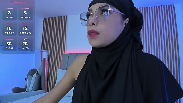 naishaa  online show from September 27, 2025, 6:47 pm