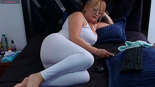 naomi diamond  online show from March 16, 2026, 7:16 pm