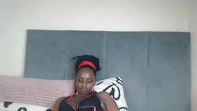 Snapshot of Jah-Queen chatting on October 19, 2025, 10:12 pm Jah-Queen online show from October 19, 2025, 10:12 pm