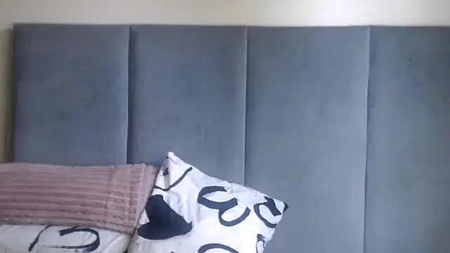 Snapshot of Jah-Queen chatting on November 26, 2025, 1:55 pm Jah-Queen online show from November 26, 2025, 1:55 pm