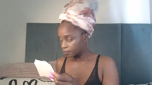 Snapshot of Jah-Queen chatting on September 24, 2025, 10:33 am Jah-Queen online show from September 24, 2025, 10:33 am