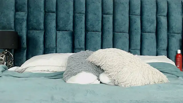 Emma Foxi online show from November 18, 2025, 8:45 pm