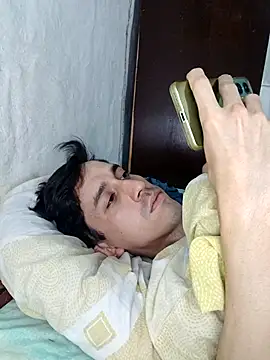 Snapshot of Dilanstrawberry chatting on February 1, 2026, 2:21 am Dilanstrawberry online show from February 1, 2026, 2:21 am