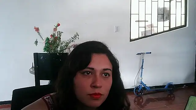 Snapshot of MiaRobertz_ chatting on June 11, 2026, 7:44 pm MiaRobertz online show from June 11, 2026, 7:44 pm