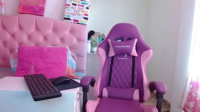 Charlote lowen online show from October 11, 2025, 12:50 pm