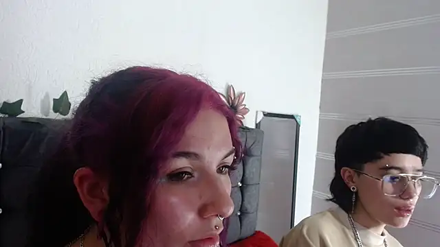 Snapshot of katalinathxandbritney1 chatting on January 11, 2026, 3:02 am katalinathxandbritney1 online show from January 11, 2026, 3:02 am