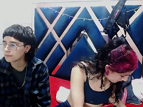 Snapshot of katalinathxandbritney1 chatting on January 12, 2026, 12:28 am katalinathxandbritney1 online show from January 12, 2026, 12:28 am