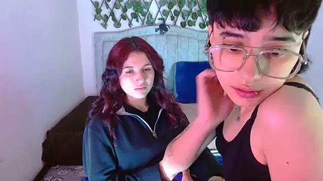 Snapshot of katalinathxandbritney1 chatting on December 17, 2025, 2:38 am katalinathxandbritney1 online show from December 17, 2025, 2:38 am